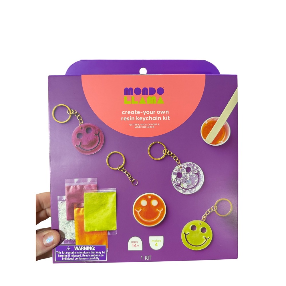 Mondo Llama‎ Create Your Own Resin Keychain Kit Smiley Face DIY Craft Set 4ct